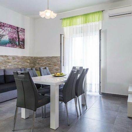 Apartment Stefania On The Beach Koromacno Luaran gambar