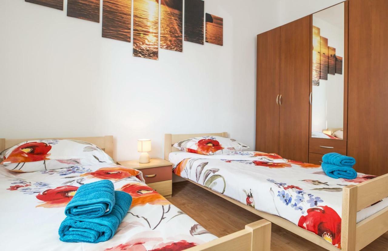 Apartment Stefania On The Beach Koromacno Luaran gambar