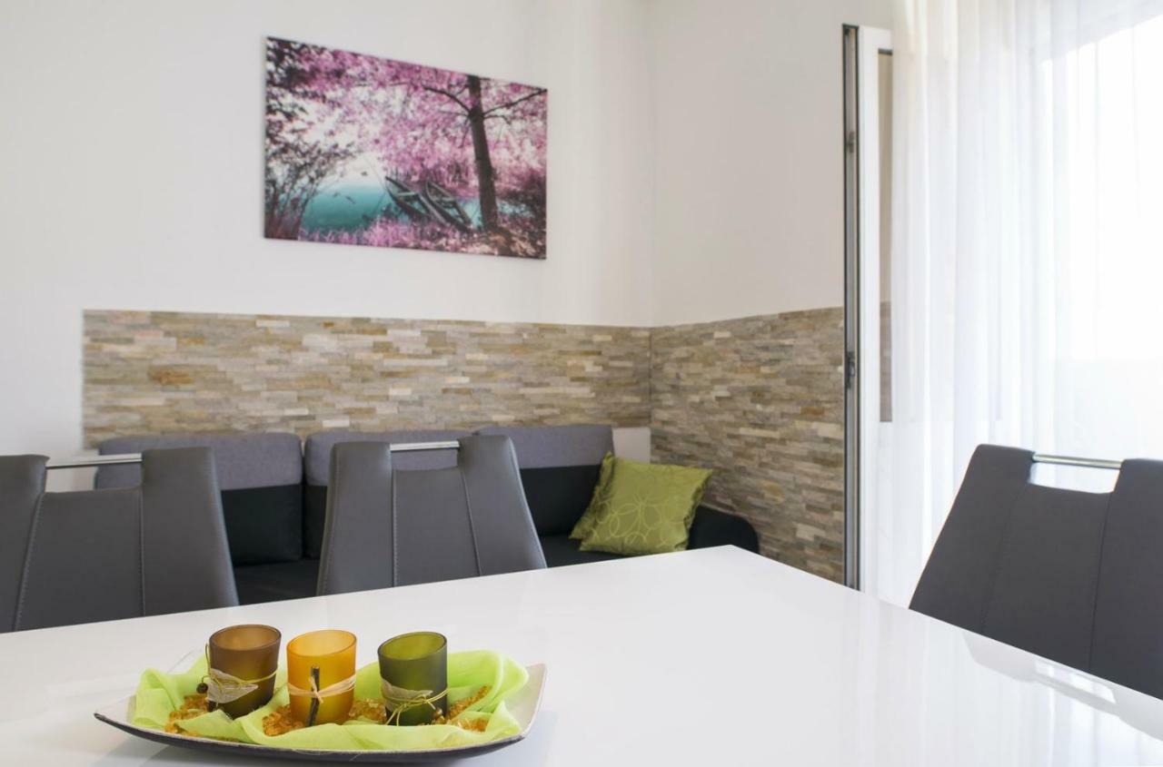 Apartment Stefania On The Beach Koromacno Luaran gambar