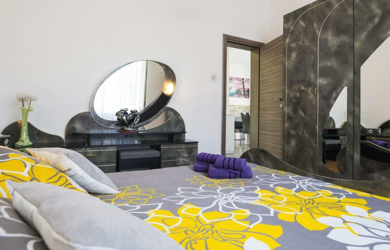 Apartment Stefania On The Beach Koromacno Luaran gambar