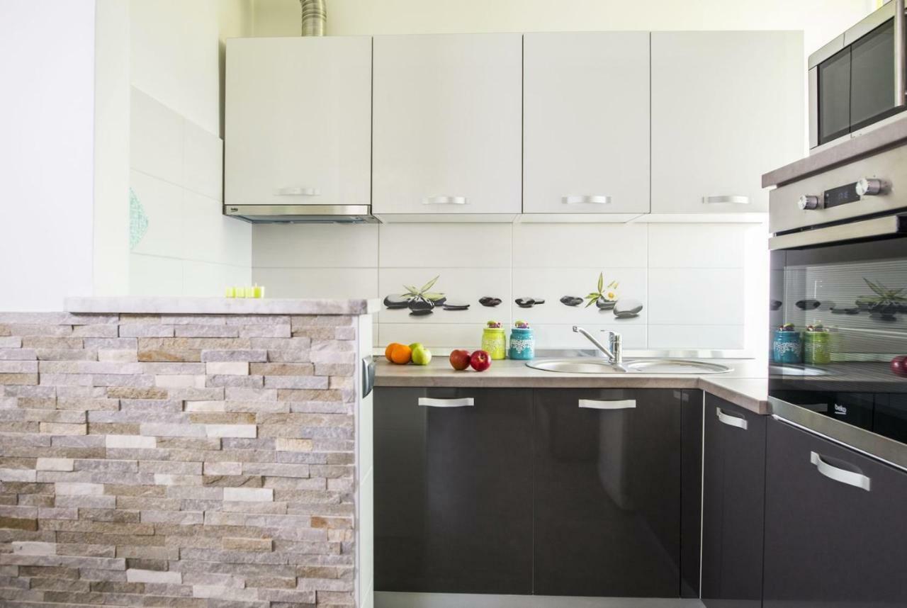 Apartment Stefania On The Beach Koromacno Luaran gambar